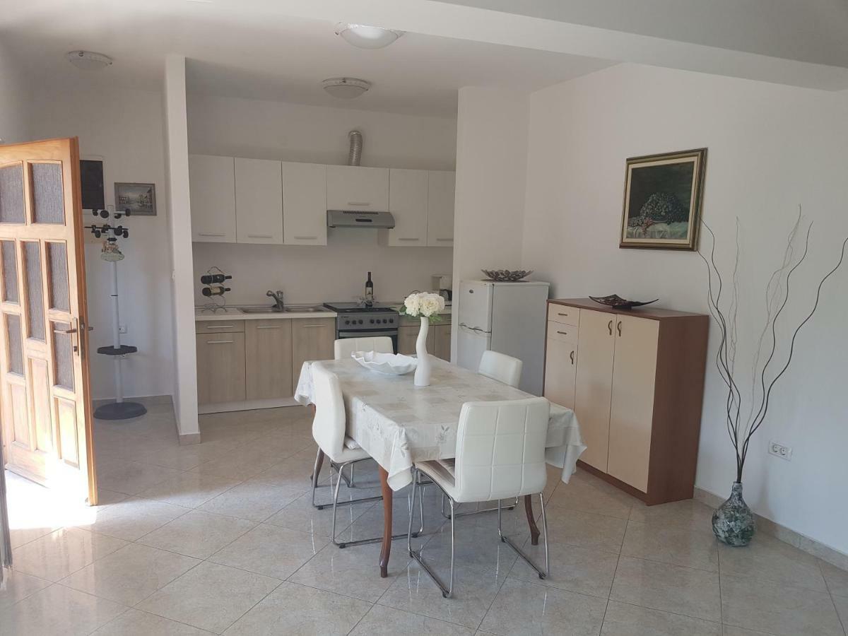Alda Apartment Pula Ngoại thất bức ảnh